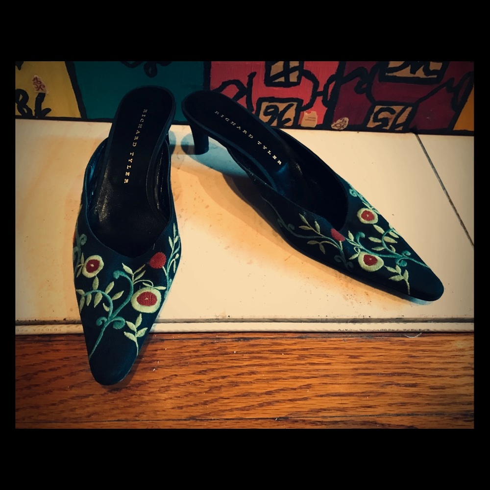 Richard Tyler Black Embroidered Mules Sz 9.5